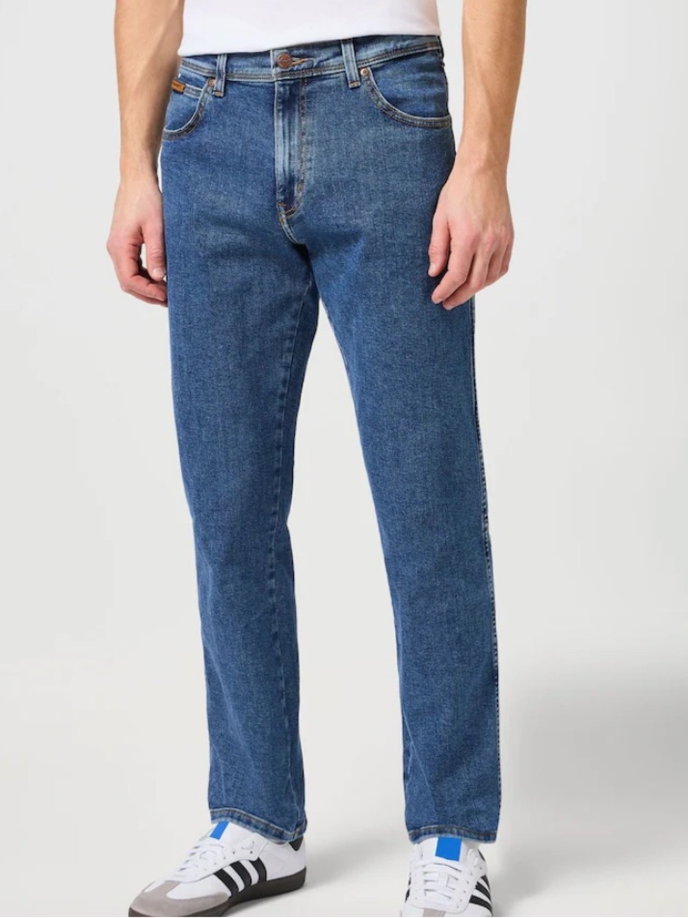 New Classic Straight Fit Mens Jeans in Medium Blue Wash 34 x 32